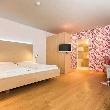 4 & 5 Apartment *