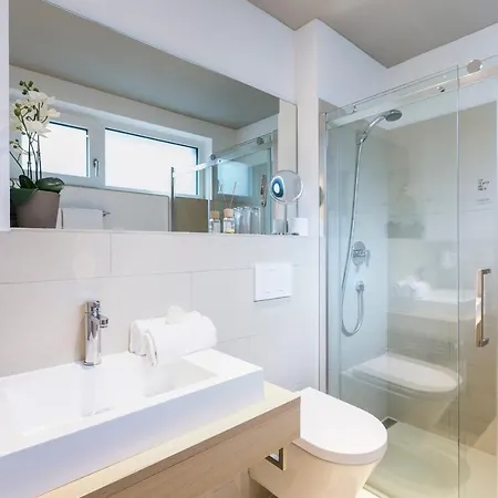 4 & 5 * Salisburgo